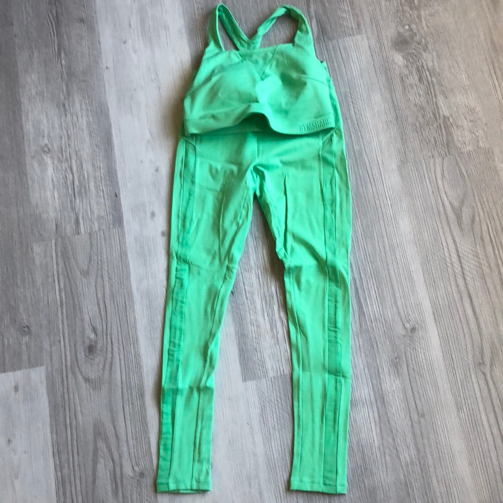 Gymshark never worn (outside of trying on) workout bundle!